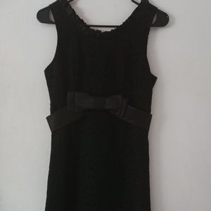 TWENTY ONE. Black dress lined with blond.